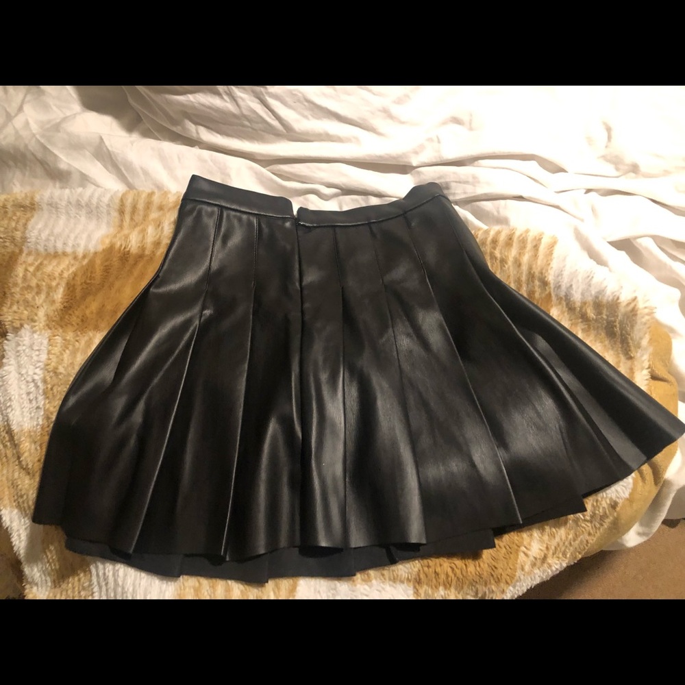 Black Leather Pleated short skirt || XS garage